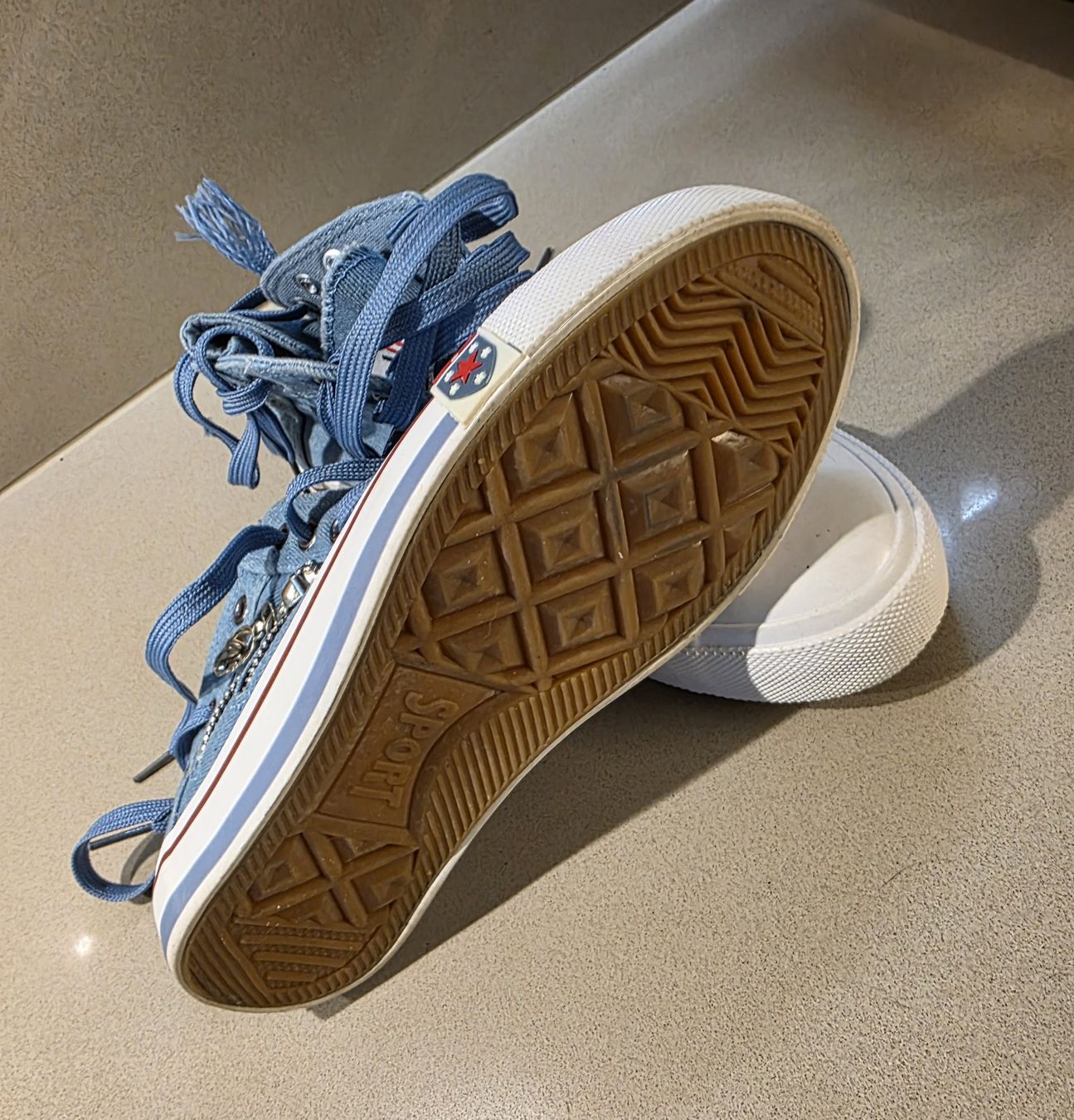 Scarpe da donna: Baskets hautes en jeans (style Converse) – Nuovo (secondo la descrizione) da Pampigny venduto da Sfanette 1