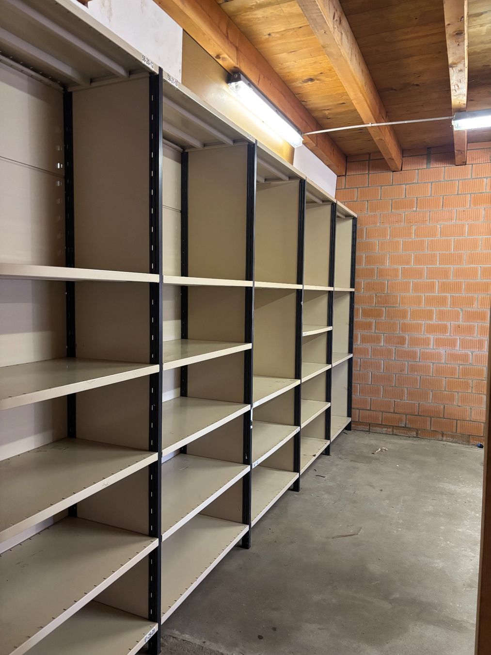 Scaffali: Metallregale – Usato da Egerkingen venduto da Jung-Unternehmer 3