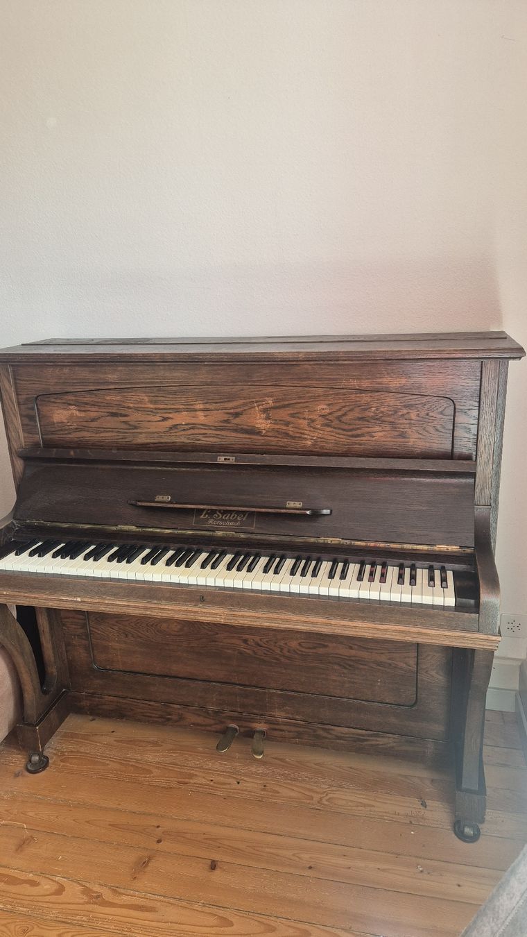 Strumenti musicali: Klavier in gutem Zustand – Usato da Möriken AG venduto da Yano7