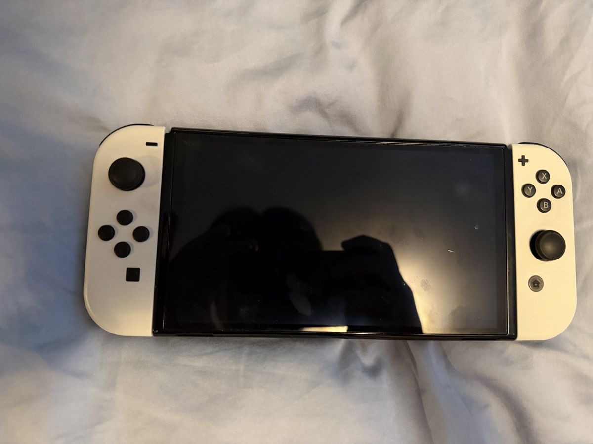 Nintendo Consoles: Nintendo Switch OLED mit Pro Controller – D'occasion à Worb par rme23 1