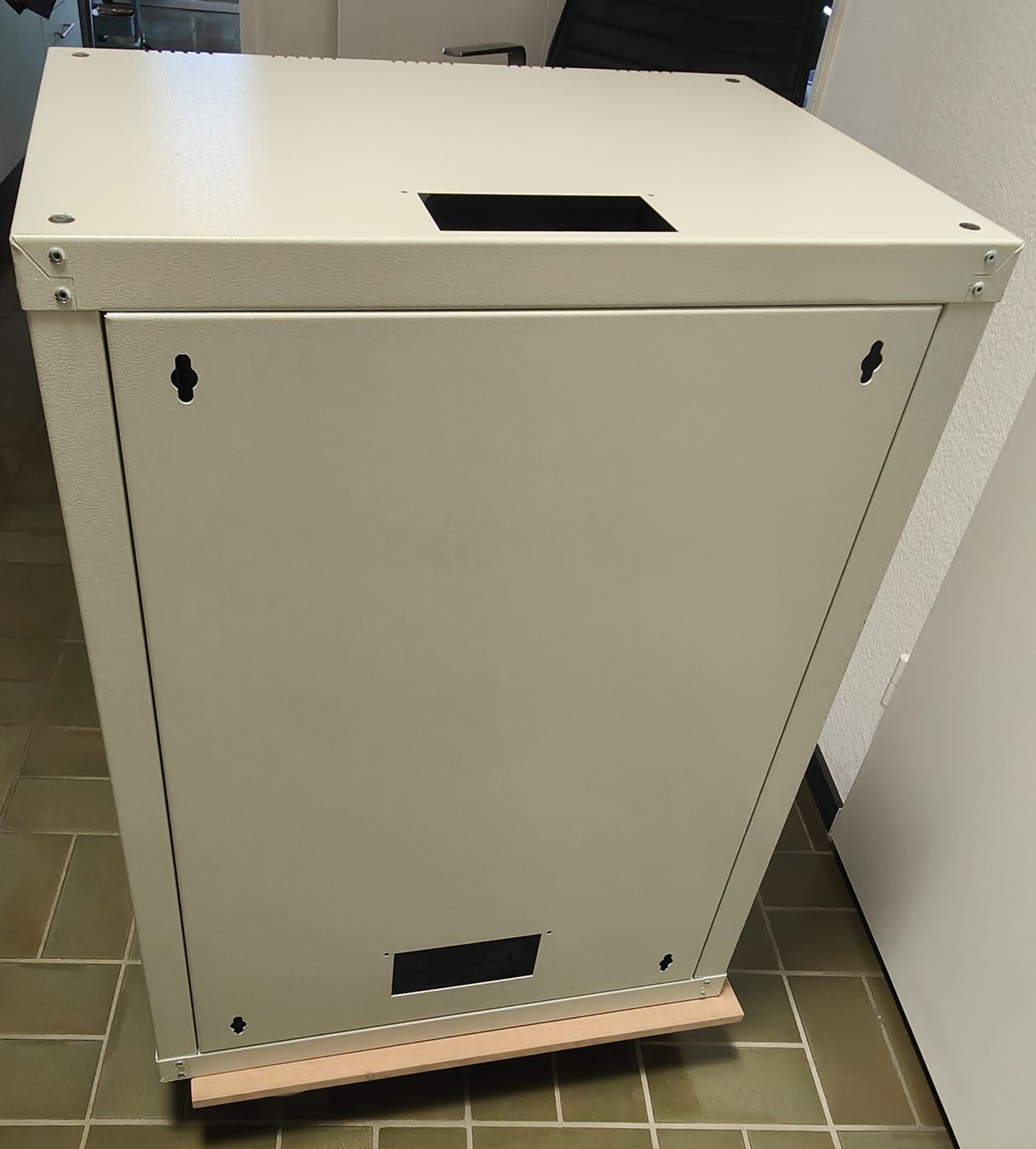 Racks & Supports: Netzwerk Rack 19zoll mit Hp Switch – D'occasion à Langnau i. E. par Michu-8 8
