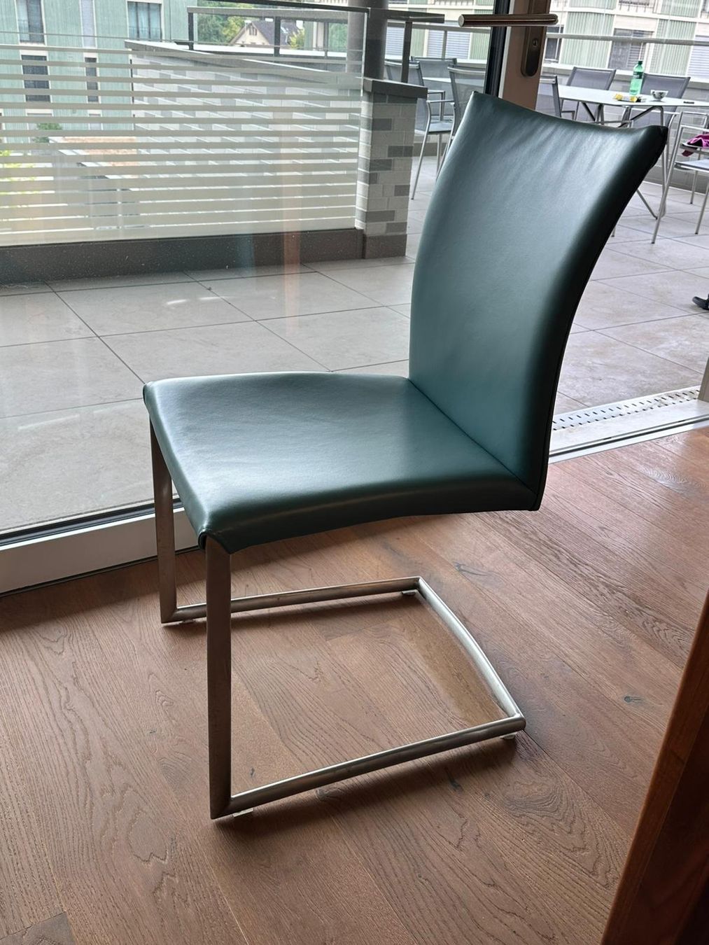 Set di tavolo e panche: Nussbaum-Tisch mit Lederstühlen – Usato da Triengen venduto da alfi_90 4