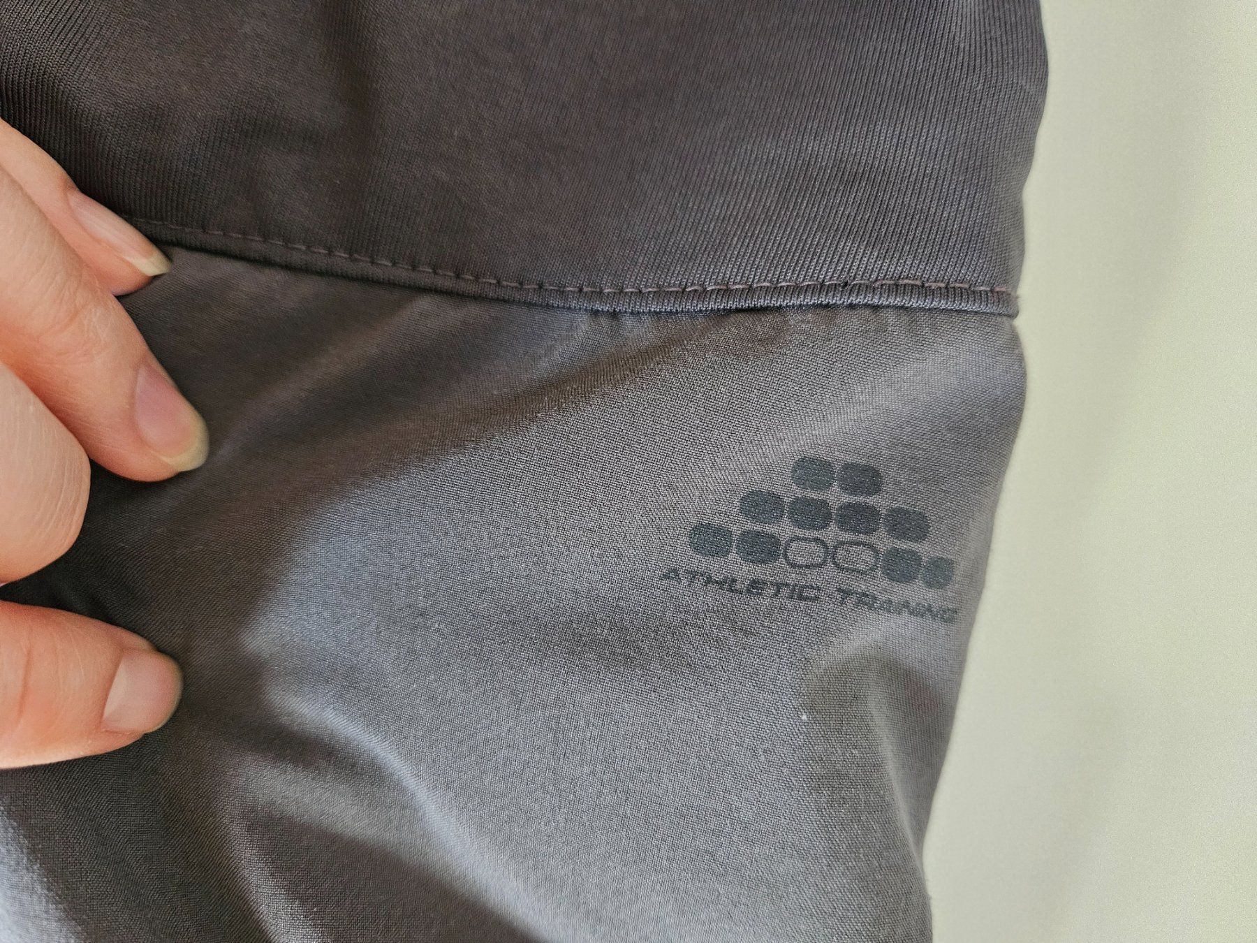 Pantaloni: Kurze Sporthose Gr.36 grau – Usato da Schaffhausen venduto da sabrina915 3