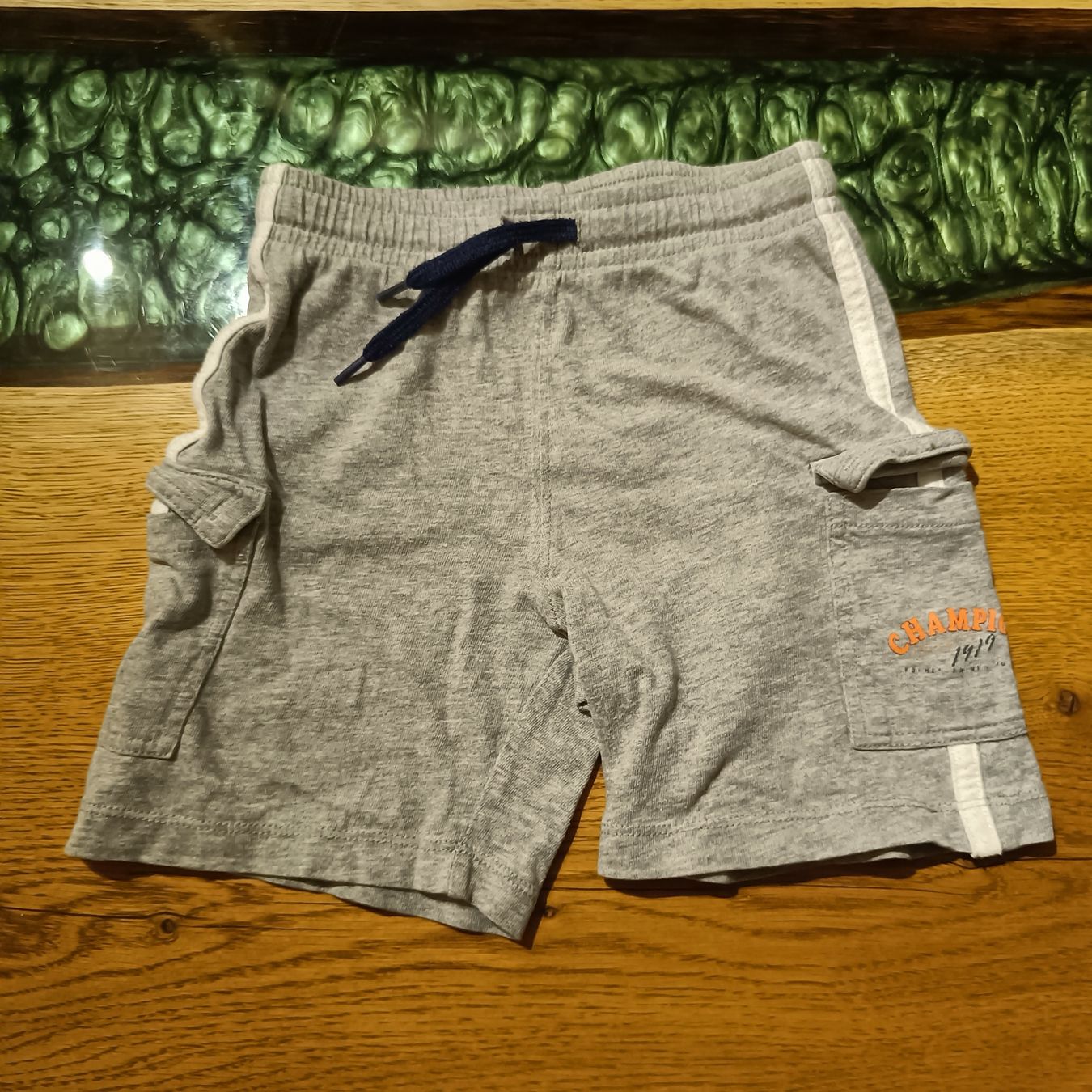Pantalons: Shorts Grösse 92  – D'occasion à Jaberg par urig17.