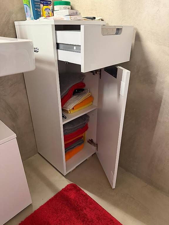 Mobili per bagno: Modernes, 2-teiliges Badezimmermöbel-Set in Weiss – Usato da Celerina venduto da Little29 1