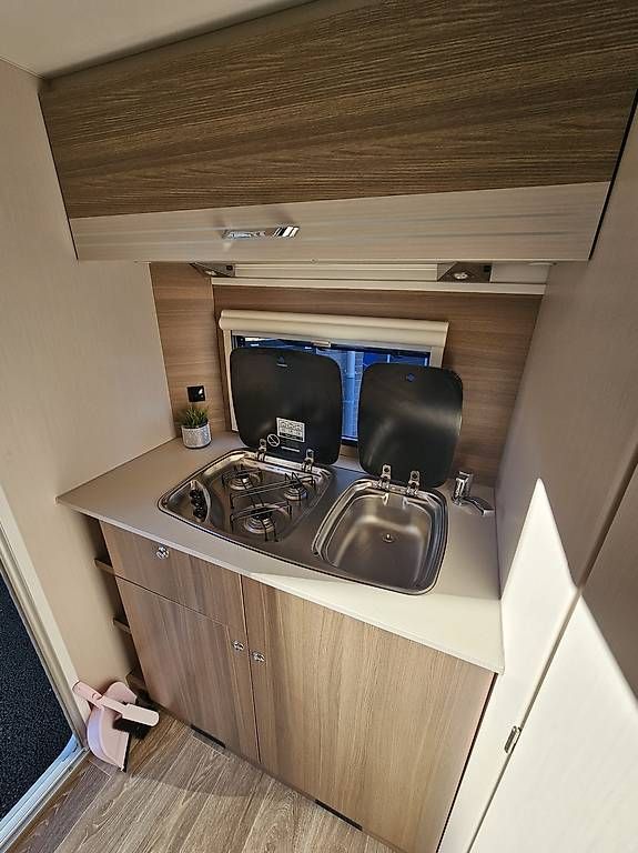 Veicoli da campeggio: Wohnwagen Dethleffs C Joy mit Queensbett! – Usato da Recherswil venduto da Caravan-EmmE 3