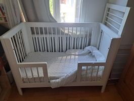 Kinderbett weiss mit Rausfallschutz
