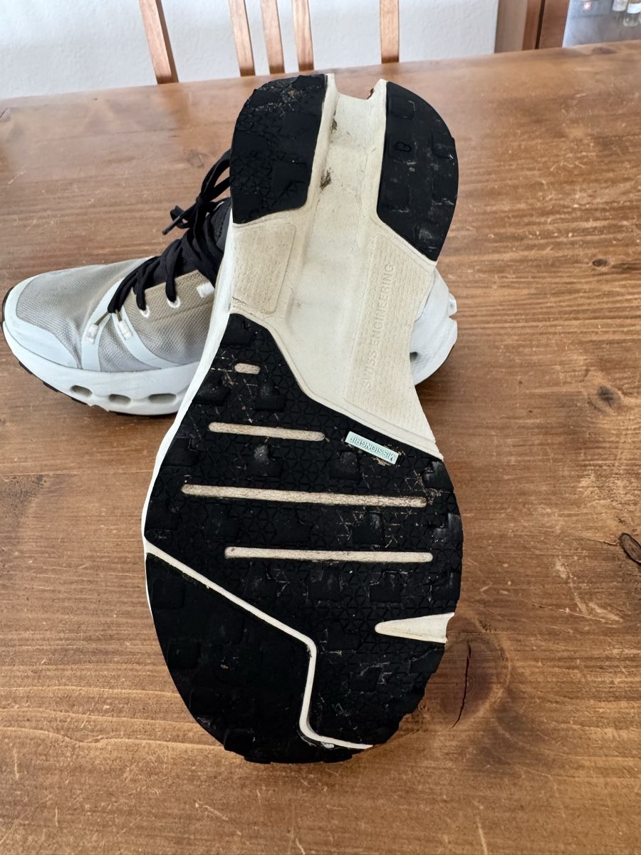 On Scarpe da donna: On Cloudsurfer Trail Waterproof Trailrunning Schuh – Usato da Jona venduto da geben_und_nehmen 4
