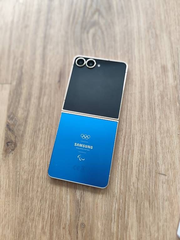 Samsung Telefoni cellulari / Smartphones: Samsung Galaxy Z Flip7 Olympic Edition – Usato da Sachseln venduto da jas_ch