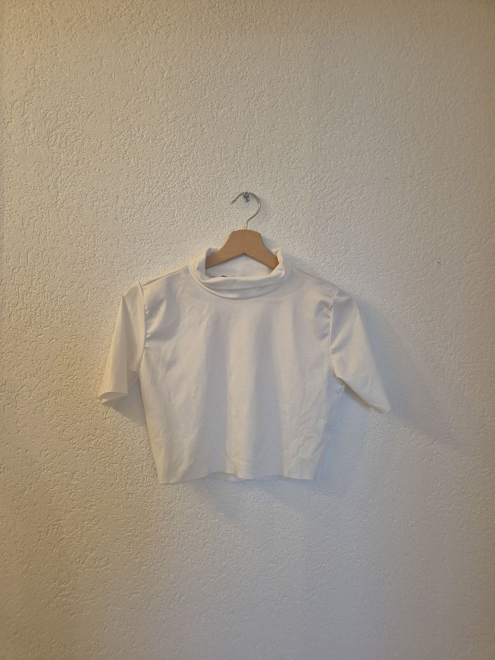T-shirts: T-shirt crop blanc – Neuf (Voir description) à Neuchâtel par Cor4