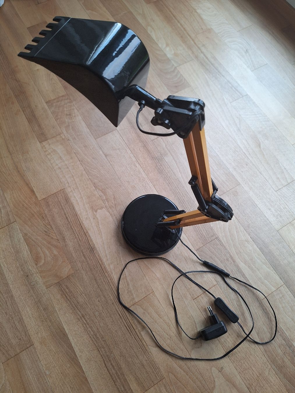 Micasa Lampade: Tischleuchte Bagger Design gelb schwarz – Usato da Affeltrangen venduto da Salz-Pfeffer