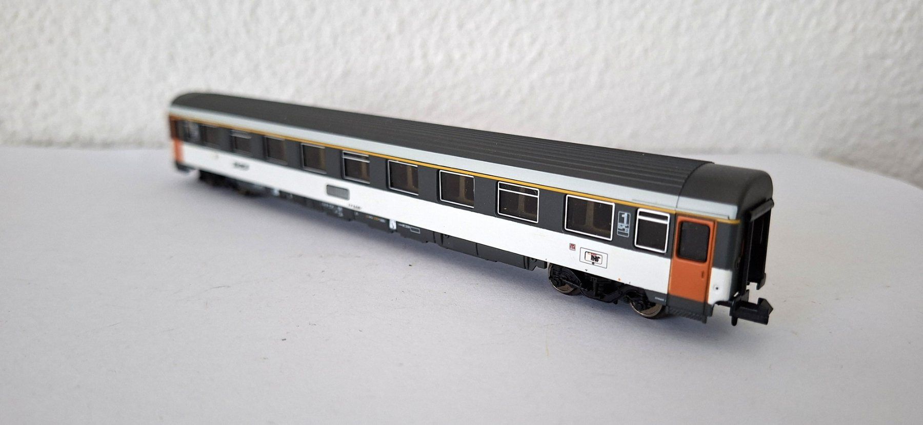 Arnold Modellini di ferrovie: Arnold SNCF 1. Klasse – Usato da Biberist venduto da Ntrains 1