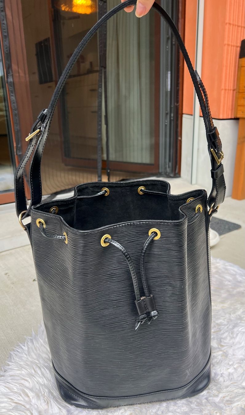 Louis Vuitton Borse da donna: Louis Vuitton NéoNoé Leder schwarz – Usato da Dübendorf venduto da fadrinli 8