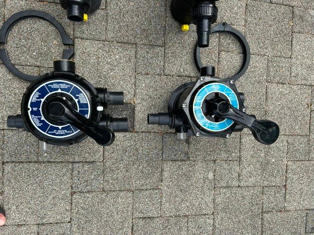 Accessori per Piscine: 2 x Poolpumpe und 6-Wege Ventil – Usato da Büsserach venduto da Prinzenhaushochdrei 1