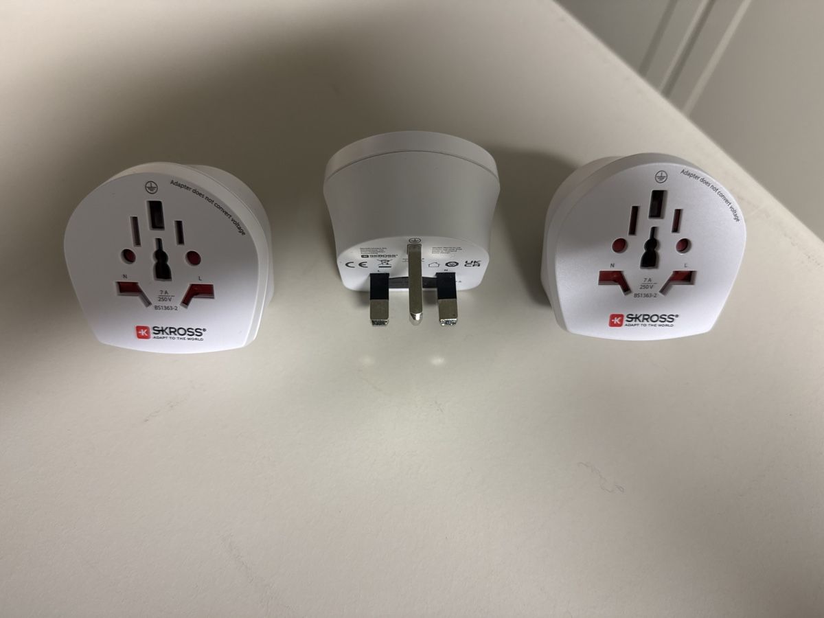 Unità & Adattatore: 3x Skross Reiseadapter Weltweit, universal Stecker! – Usato da Zürich venduto da Willy-Gruppe