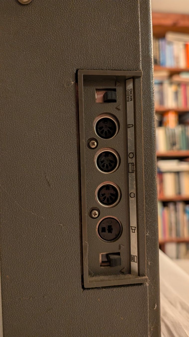 Telefunken Bandmaschinen: Telefunken Magnetophon 203 – Gebraucht aus Kastanienbaum von kr.arch 5