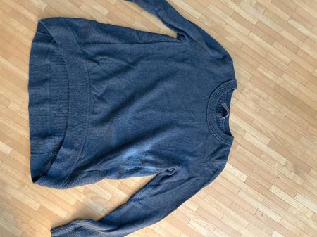 weicher dunkelolivpullover grösse S