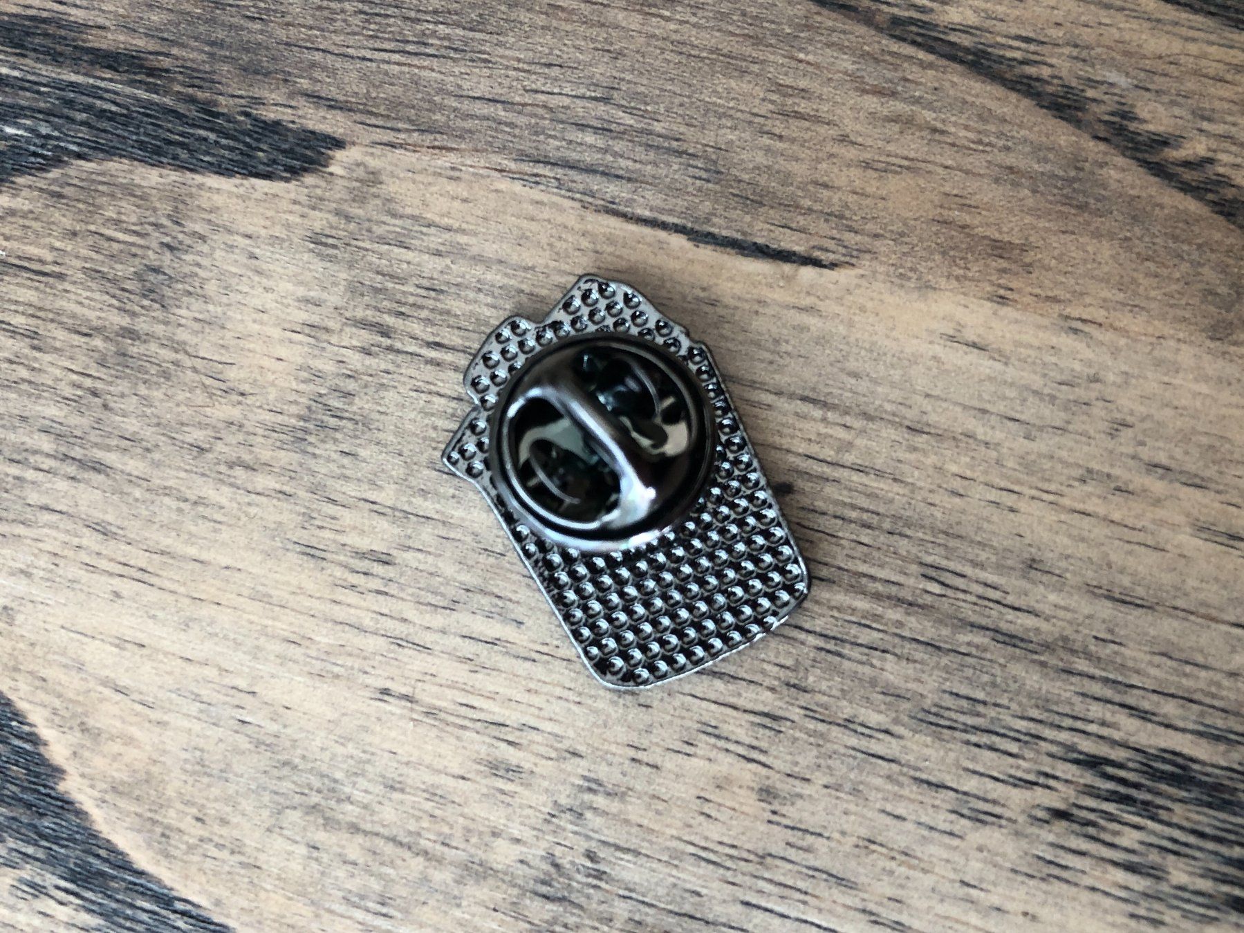 Placchette & Badge: Pin Anstecker Katze guckt aus Eimer – Nuovo e nell'imballaggio originale da Berg am Irchel venduto da Zweiti_Chance 1