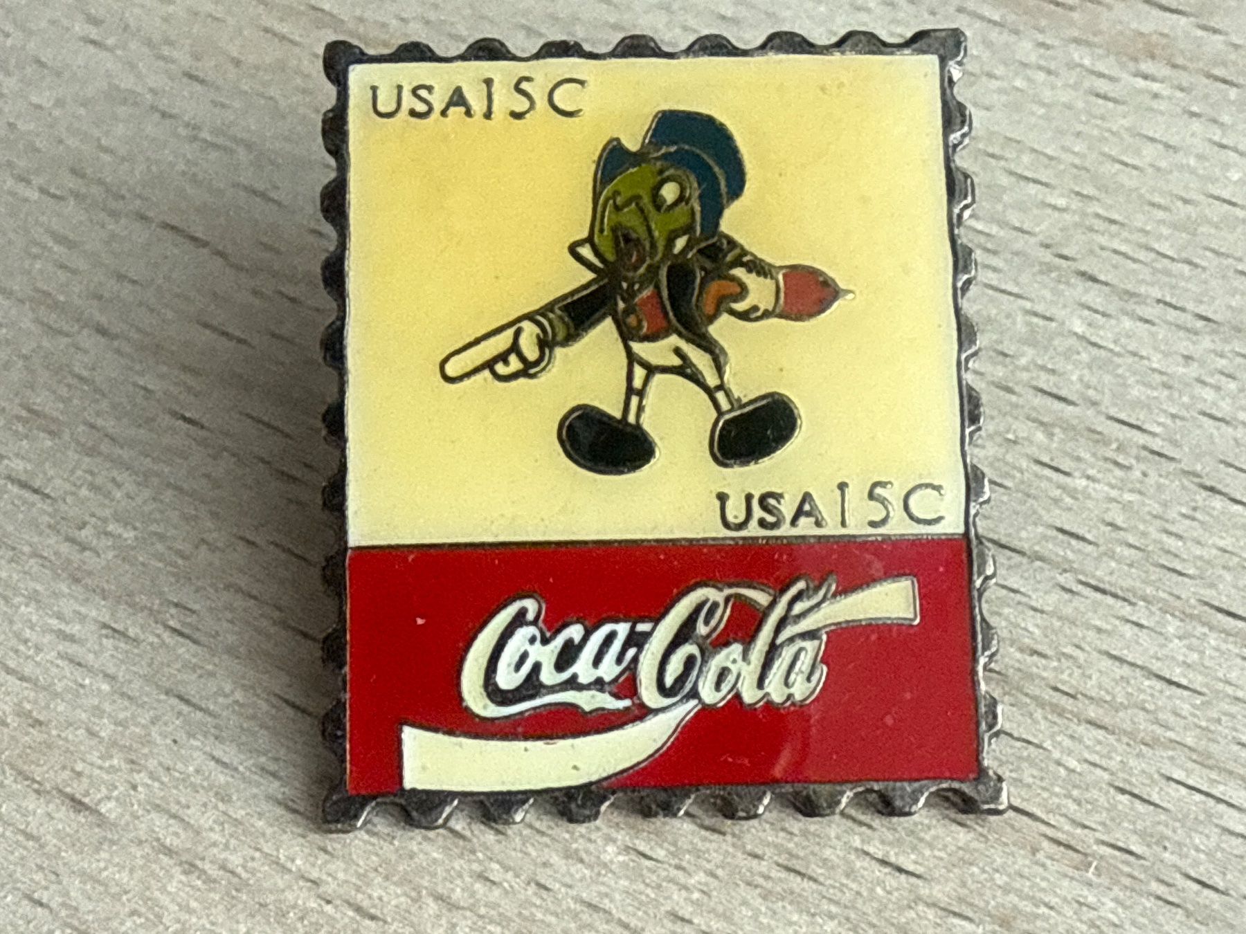 Coca-Cola Plaketten & Abzeichen: Pin Briefmarke USA 15C Coca-Cola – Gebraucht aus Glattbrugg von Schweigmatt