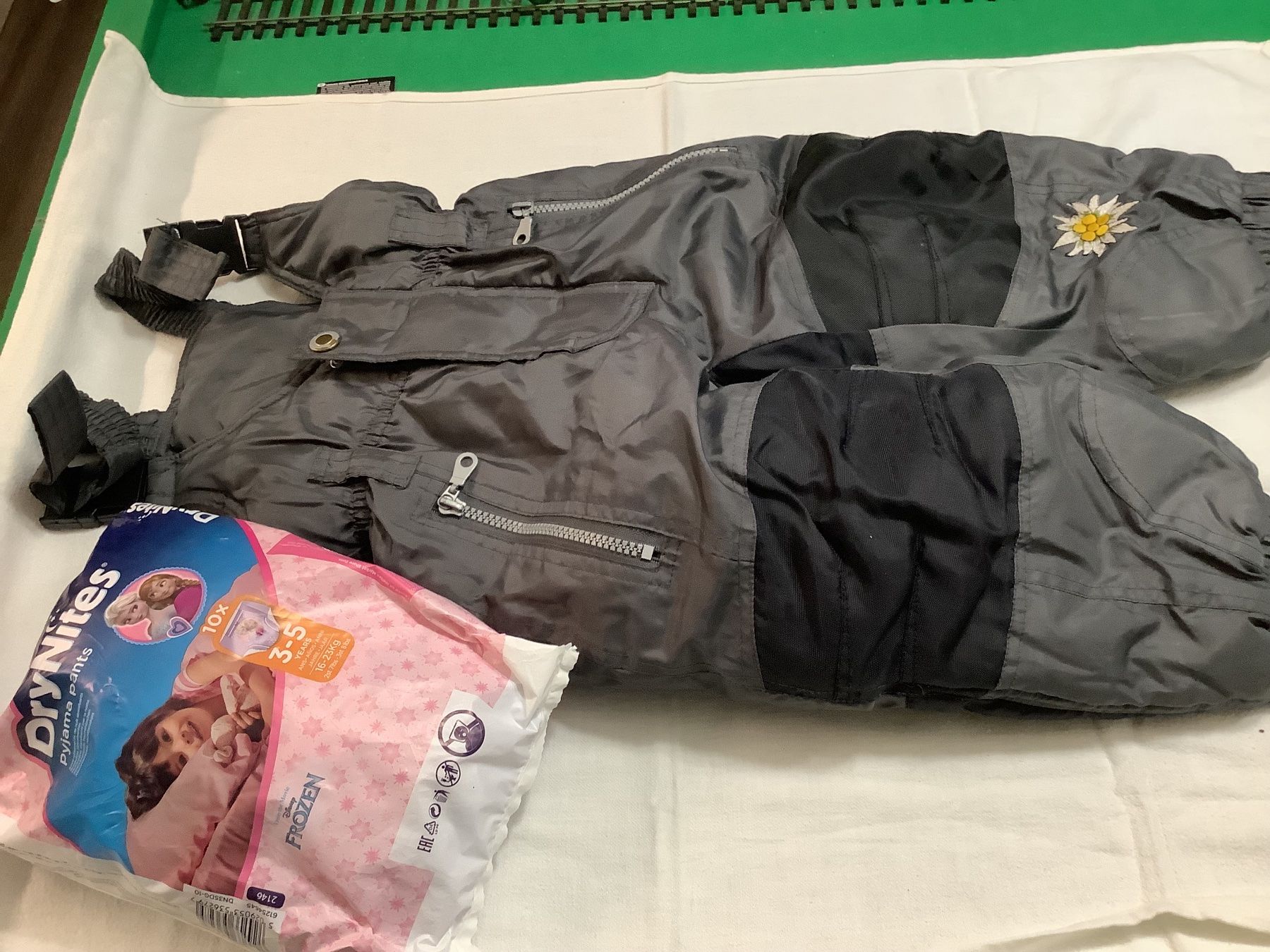Lotti & Set di vestiti: 22-teiliges Kleiderpaket Mädchen Gr. 92 – Usato da Lausen venduto da Re4649 4