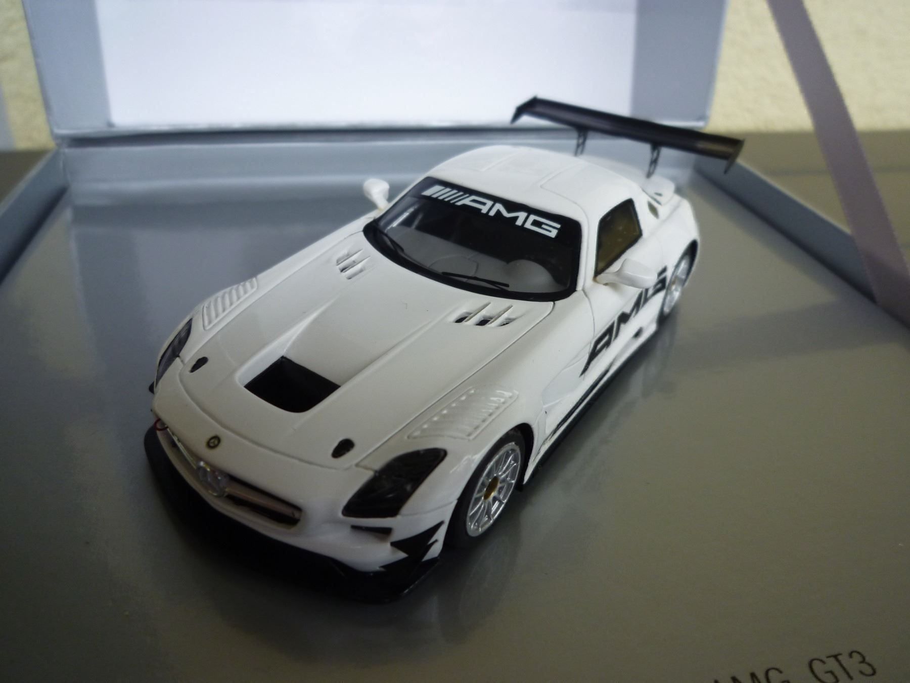 Mercedes-Benz Modellautos: Mercedes-Benz SLS AMG GT3 – Neu und originalverpackt aus Flawil von Imperiosud 4