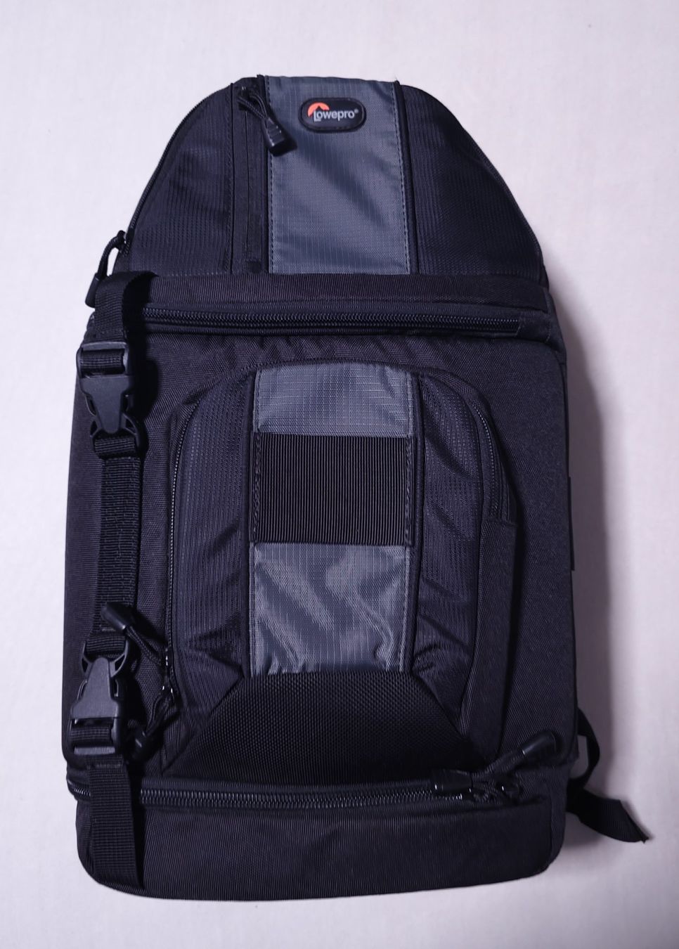 Lowepro Rucksäcke: LOWEPRO SLINGSHOT 202 AW – Gebraucht aus St. Gallen von Cat_s