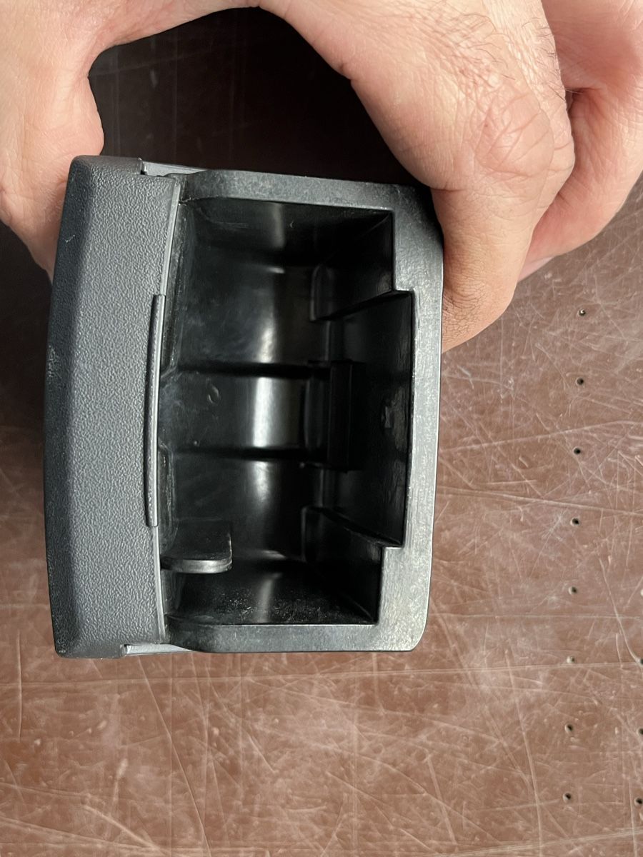 Aschenbecher: Aschenbecher hinten Opel Astra G – Gebraucht aus Sumiswald von Beragi 1