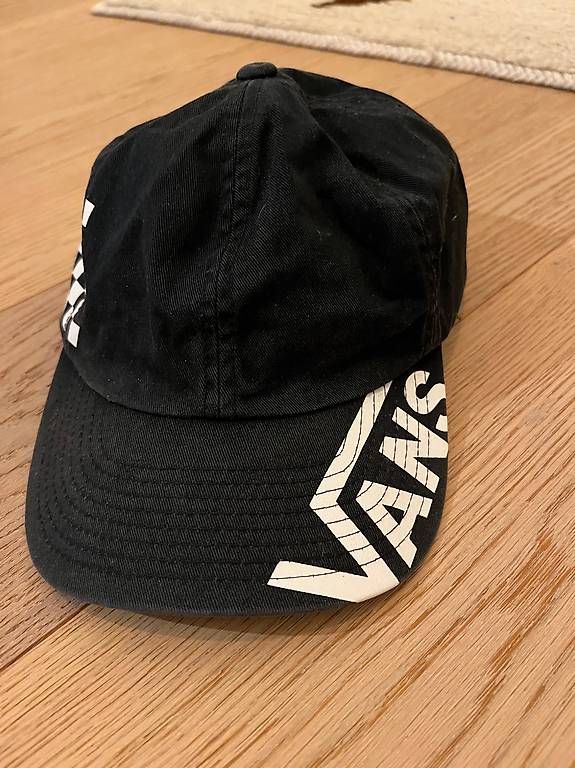 Copricapi, berretti & cappellini: Lots de casquette – Usato da Champagne venduto da Marie2108 2