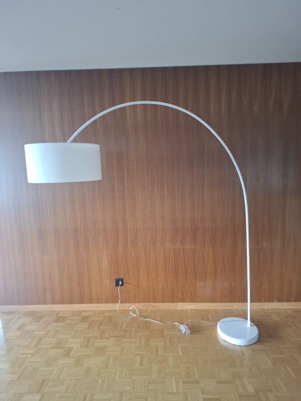 Lampen: Bogenleuchte, Stehlampe – Gebraucht aus Weggis von bfueglister