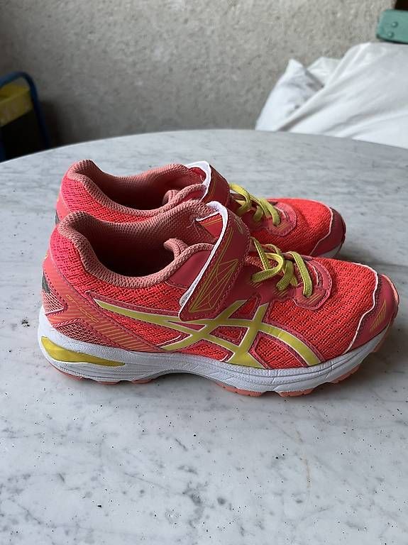 Chaussures garçon: Asics Hallenschuhe 33,5 – D'occasion à Collonge-Bellerive par luc_5tbc 1