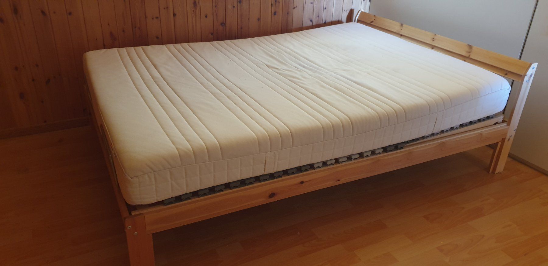 Ikea Betten: Doppelbett mit Matratze – Gebraucht aus Wetzikon ZH von urm_6mtc