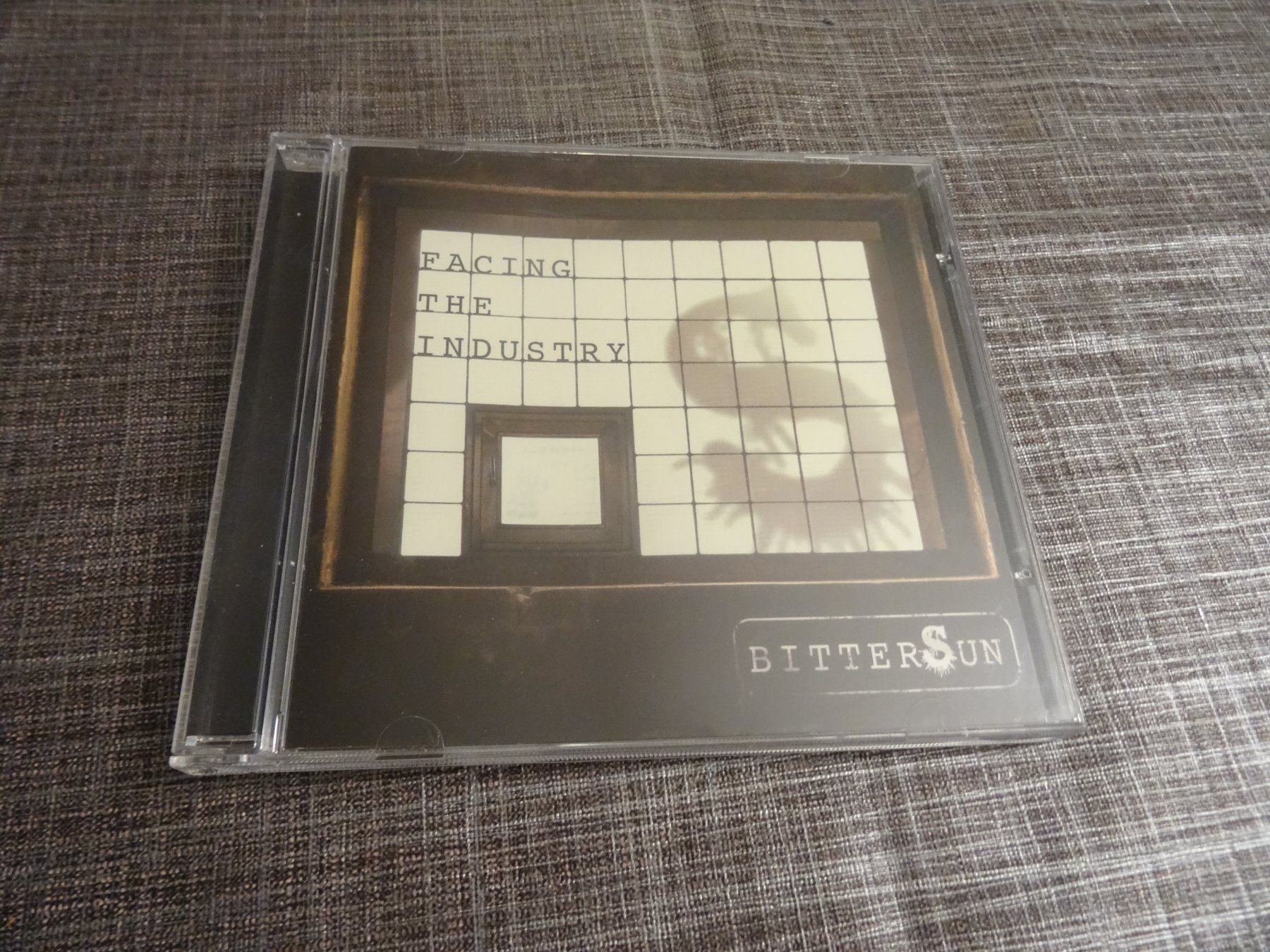 CD: BitterSun - Facing the Industry CD Album – Usato da Olten venduto da Disc-Ausverkauf