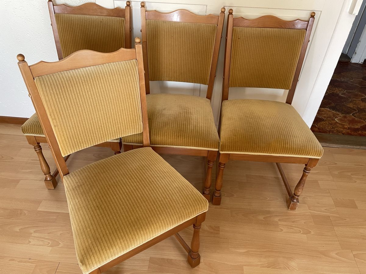 Set di tavolo e panche: Tisch mit 6 Stühlen – Usato da Fahrwangen venduto da Rehtse03 1