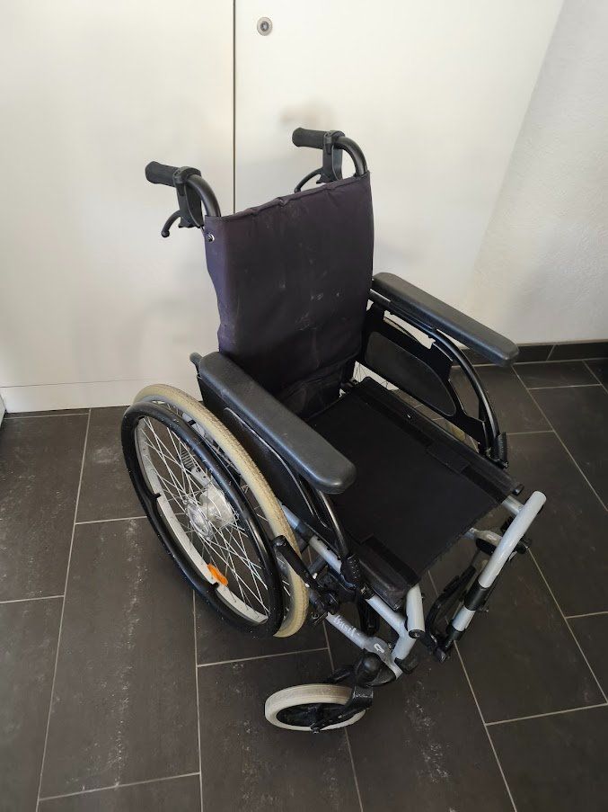 Rollstühle: Rollstuhl Breezy basix 2 Leichtgewicht – Gebraucht aus Toffen von Immo-Erben