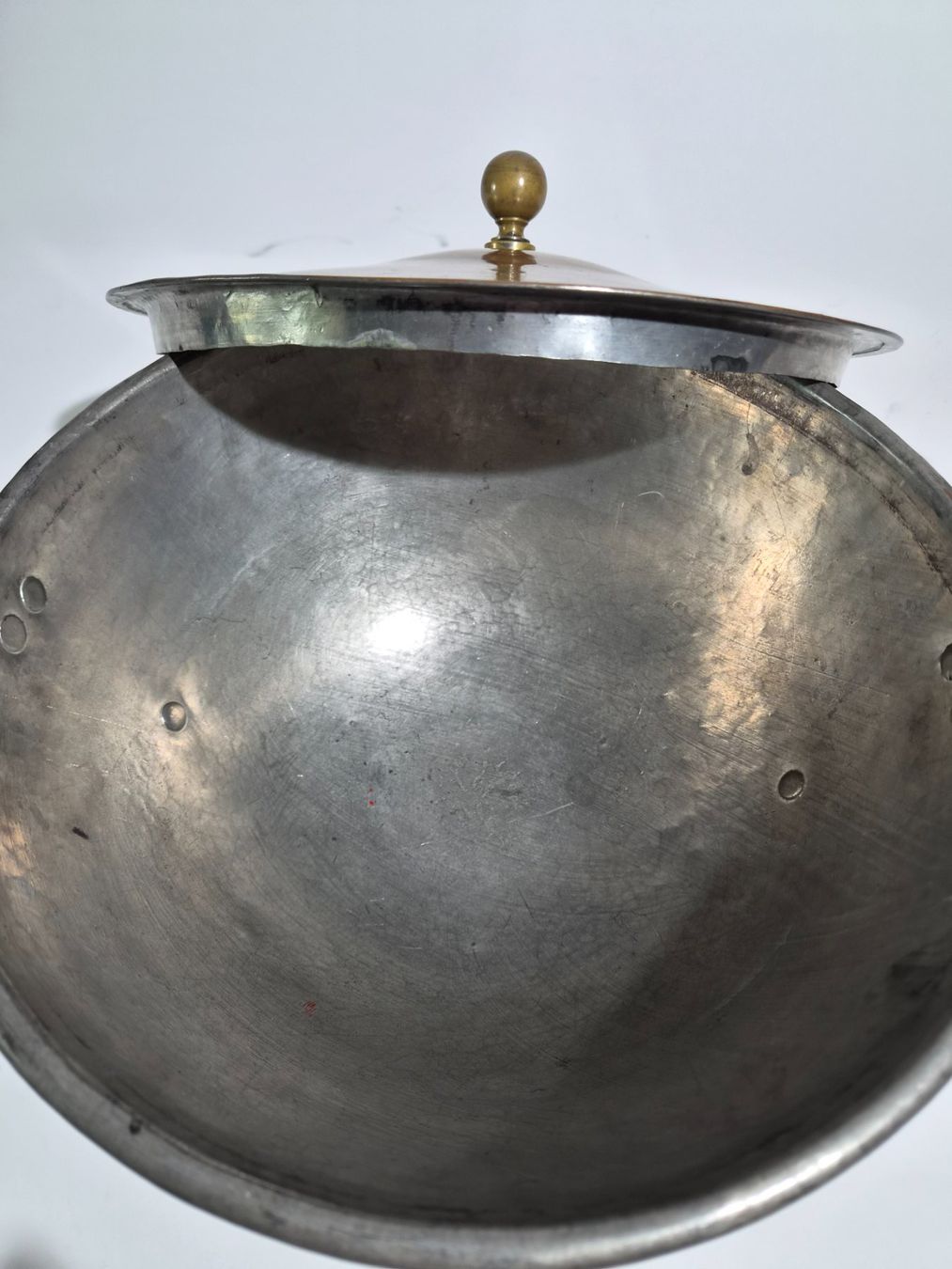 Casseroles: Antiker Kupferkessel mit Deckel – D'occasion à Davos Platz par Canada1995 2