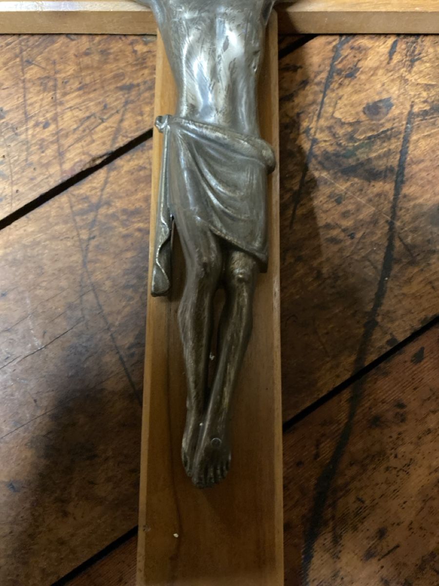 Statuette: Crocifisso da parete in legno e metallo – Usato da Capolago venduto da chi_2v5h 2
