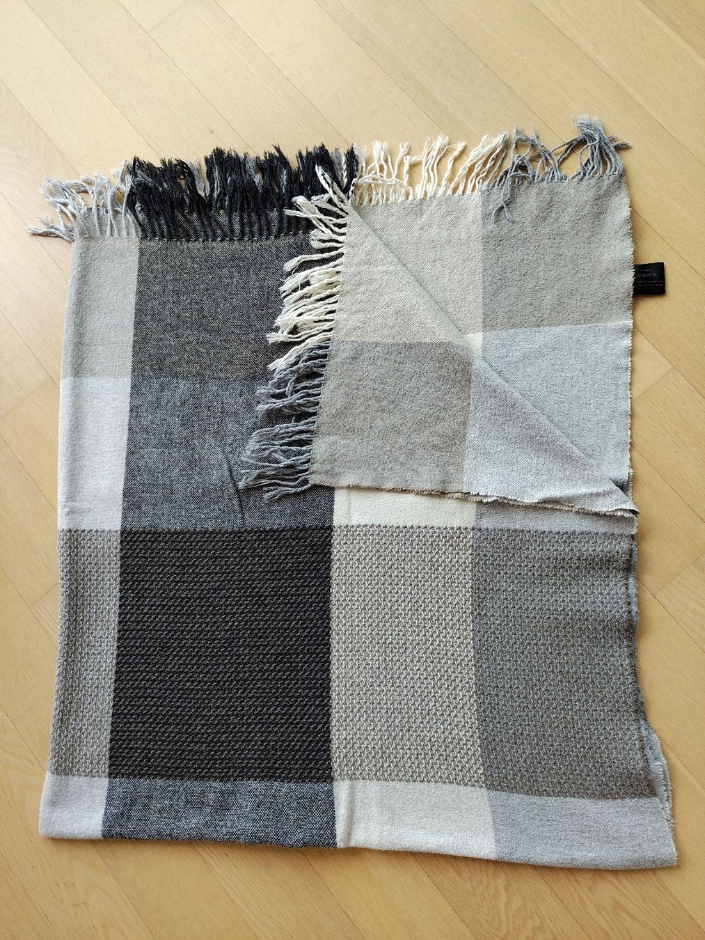 Decken: Sofa Decke Karo Grau/Beige – Gebraucht aus Buchrain von QueenyHE51
