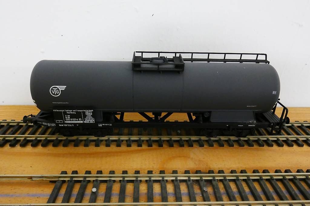 Modellini di ferrovie: Kompl. Tankwagenzug mit Lok HO / DC – Usato da Suhr venduto da Widmi51 2