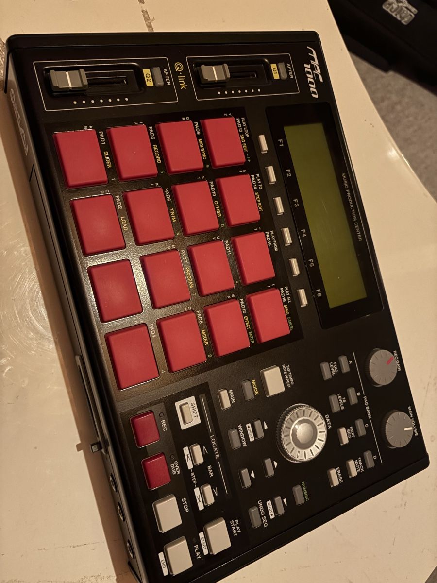 Akai Musikinstrumente: Also MPC 1000 – Gebraucht aus Zermatt von Jaime1