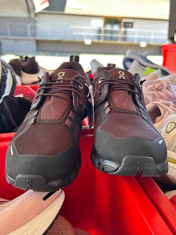 Scarpe da donna: NEUE ON SCHUHE - Größe 36.5 – Usato da Sursee venduto da pilatus.sport 2