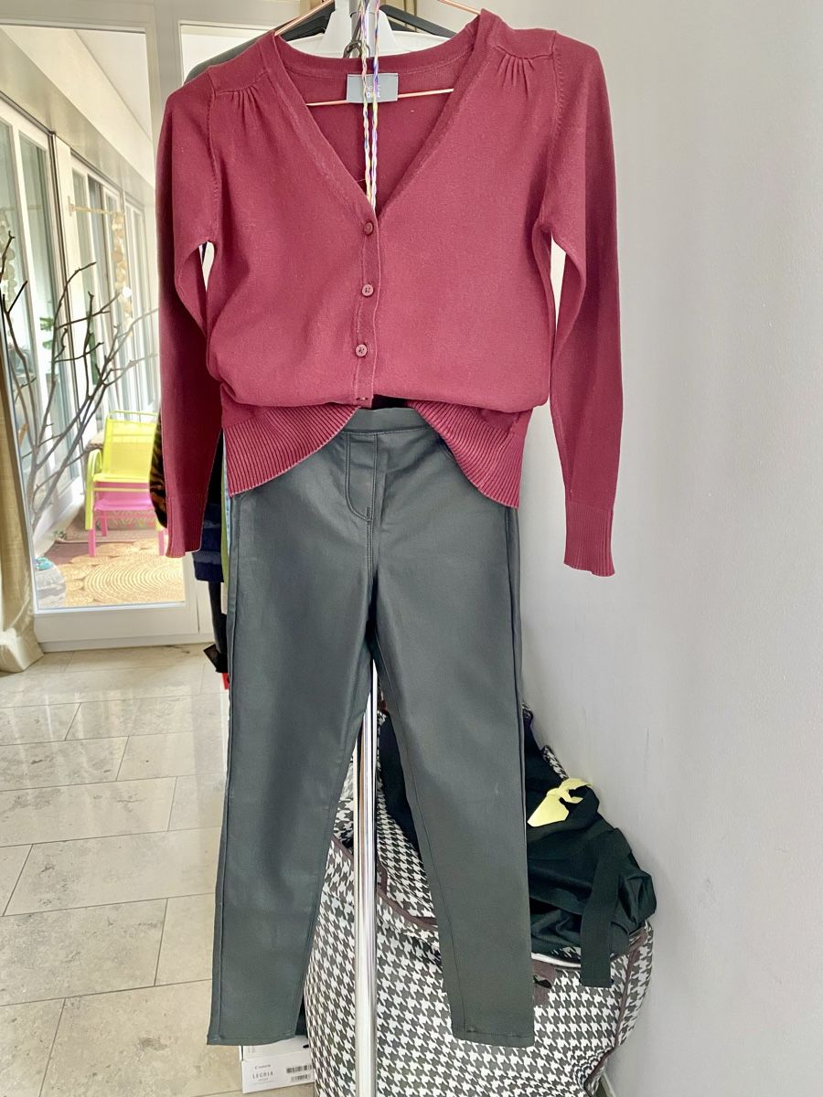 Lotti & Set di vestiti: Mädchen Set 10 Jahre/140 Hose und Strickjacke/Pullover – Usato da Zürich venduto da Annavictoria18