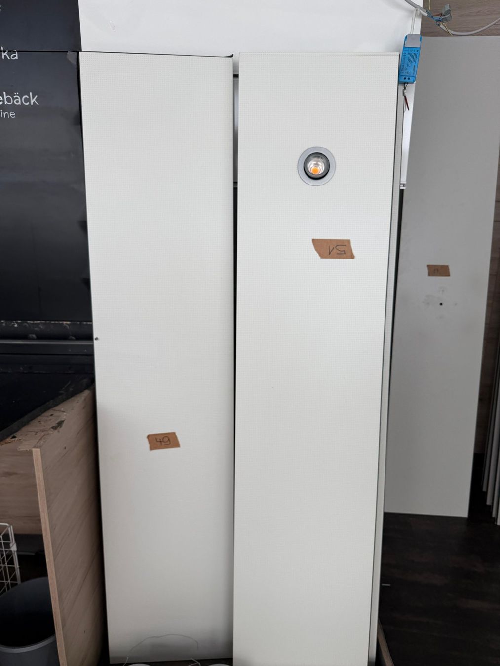 Pareti & Soffitti: 56 Stk (ca. 36 m2) Deckenpaneele inkl. Leuchten – Usato da Glarus venduto da Juice1_Glarus_GmbH 4