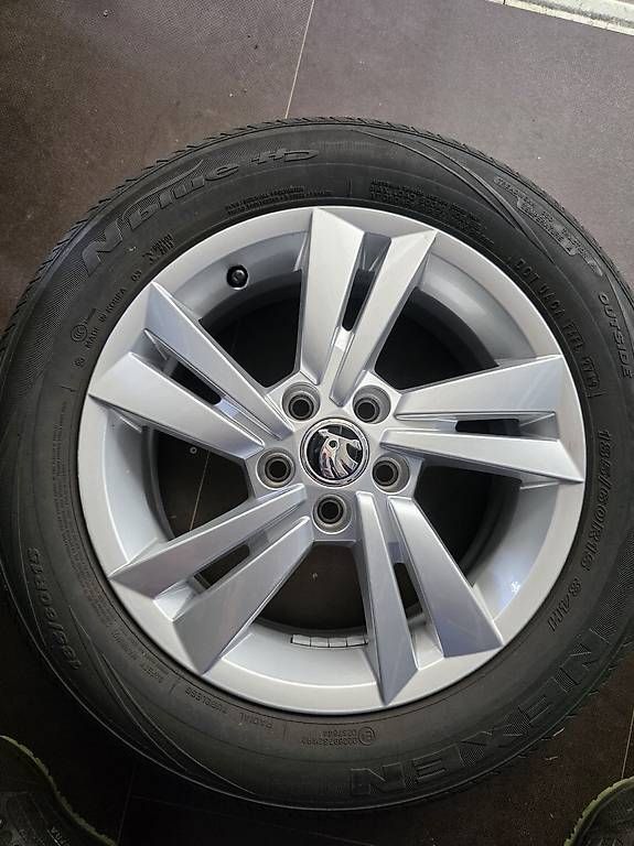 Pneus & Kompletträder: SKODA Sommer Kompleträder 185/60/R15 – Gebraucht aus Ehrendingen von gim_6dbp