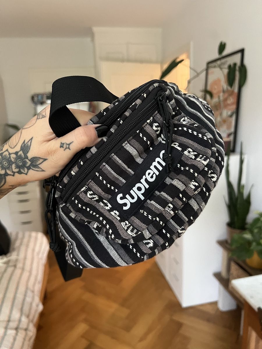 Supreme Borse: Supreme Bauchtasche – Usato da Bern venduto da jas_5f6b 1