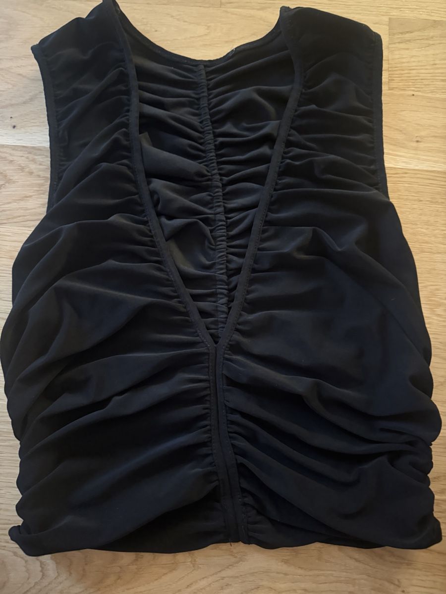 Zara Top: Zara Oberteil gerafft – Nuovo (secondo la descrizione) da Zürich venduto da Koller.S 1