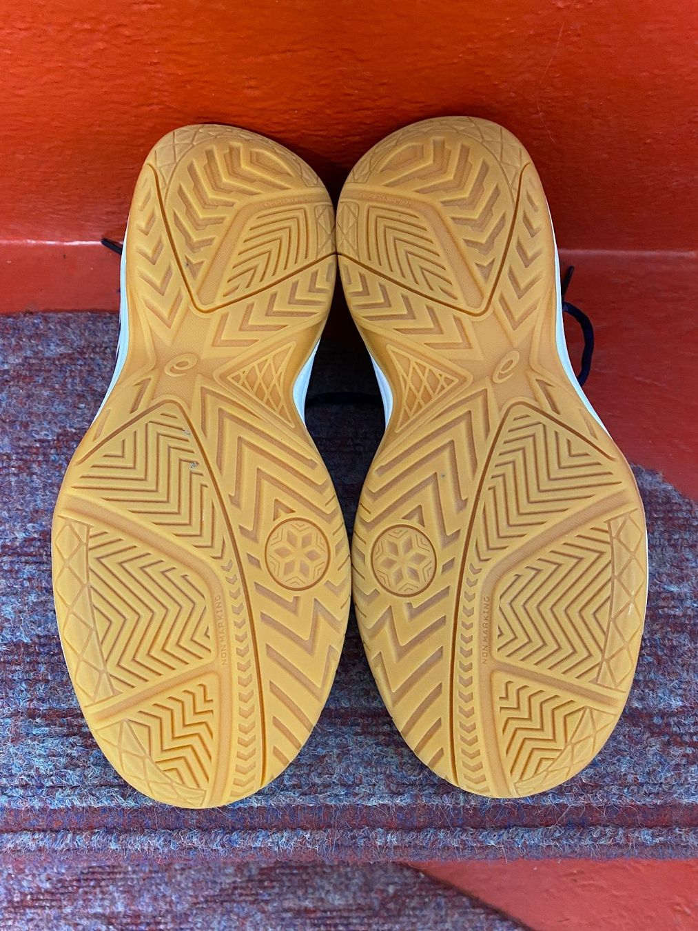 Asics Scarpe per ragazze: Hallenturnschuhe Gr. 36, Asics – Usato da Lotzwil venduto da kj78 2