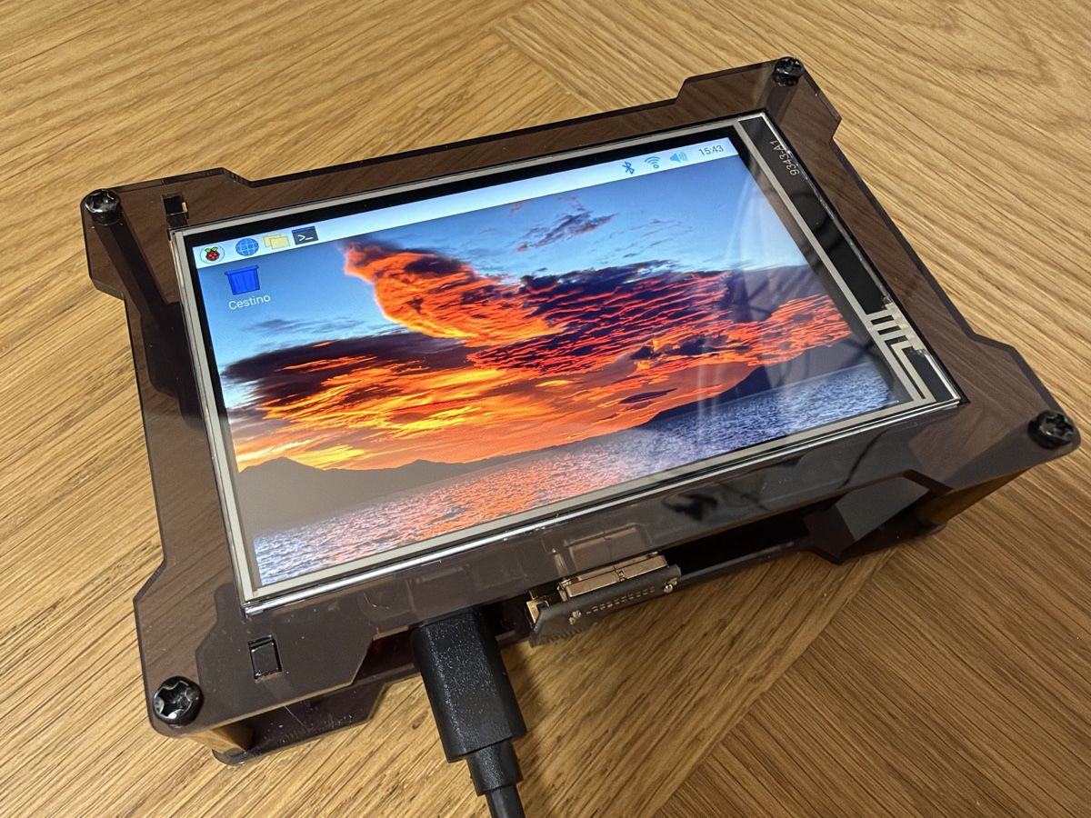 Raspberry Pi PCs: Raspberry Pi 4 4GB + Touch Screen + 32GB SD card – Gebraucht aus Zürich von jankais3r