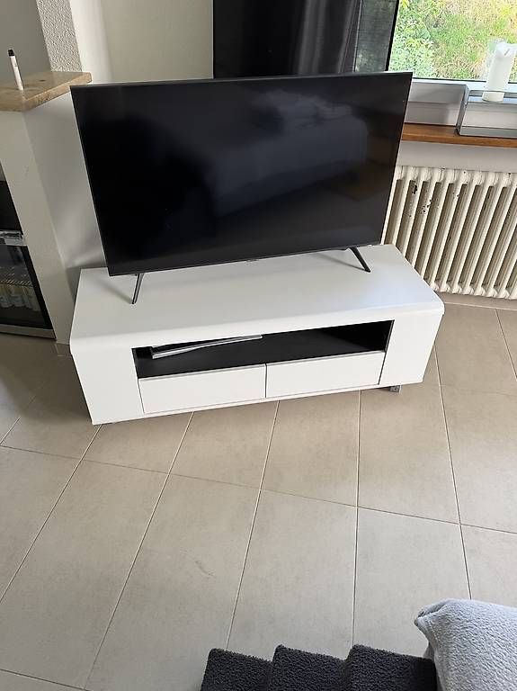Mobili TV: TV-Board / Lowboard  Weiss/dunkelgrau CHF 50 VB – Usato da Kreuzlingen venduto da kev_595t