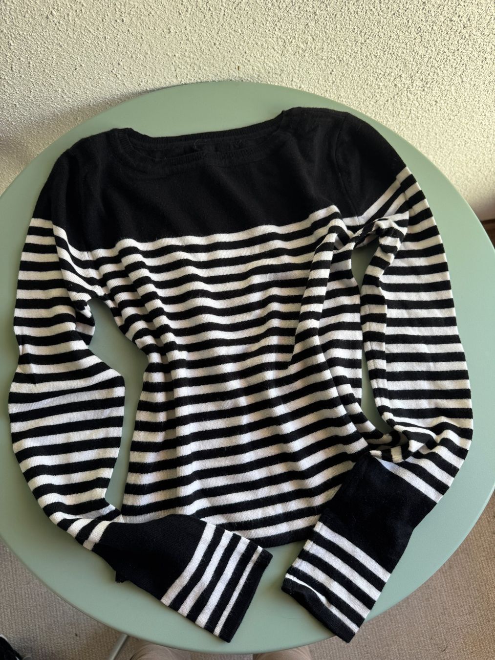 Pullover & Sweatshirts: Pullover Schwarz - Weiss gestreift Grösse XS – Gebraucht aus Kägiswil von Jindujune