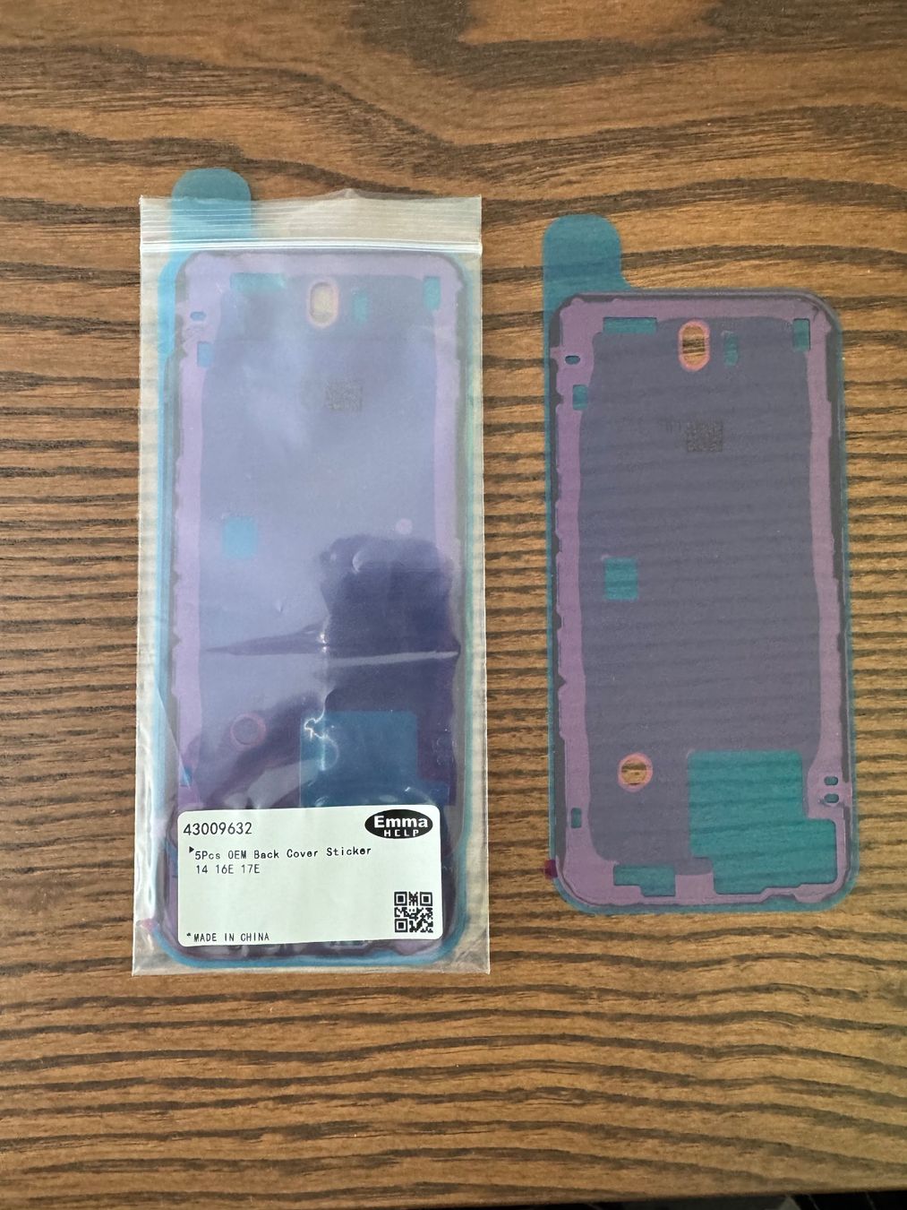 Apple Telefoni cellulari / Smartphones: Back Cover Sticker iPhone 14 16E 17E – Nuovo e nell'imballaggio originale da Emmenbrücke venduto da WorldofTech